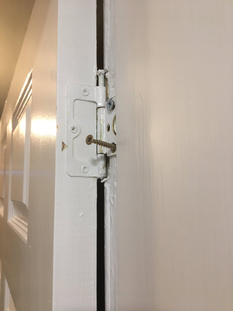 purplelass's tweet photo. Dear @Tapi_Carpets This is how your ‘joiner’ fixed our the doors. He locked himself in the bedroom by accident, didn’t have screws and due to his attitude and raising his voice I had to ask him to leave my home. #Tapi #TapiCarpets #Warning https://t.co/i2TA2GWape