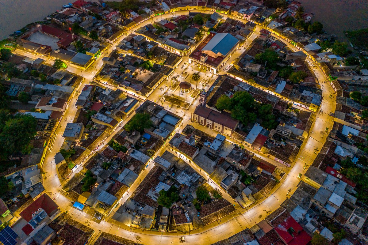 MeyerFalcon's tweet photo. Así se ve de noche la Isla de Mexcaltitán, uno de los proyectos que realizamos en Nayarit. La intervención que se hizo que fue completa. 

Además de mejorar la plaza principal, se mejoraron calles, accesos, iluminación y viviendas. Tranformación para el pueblo nayarita. https://t.co/DSJ7vYbuJe