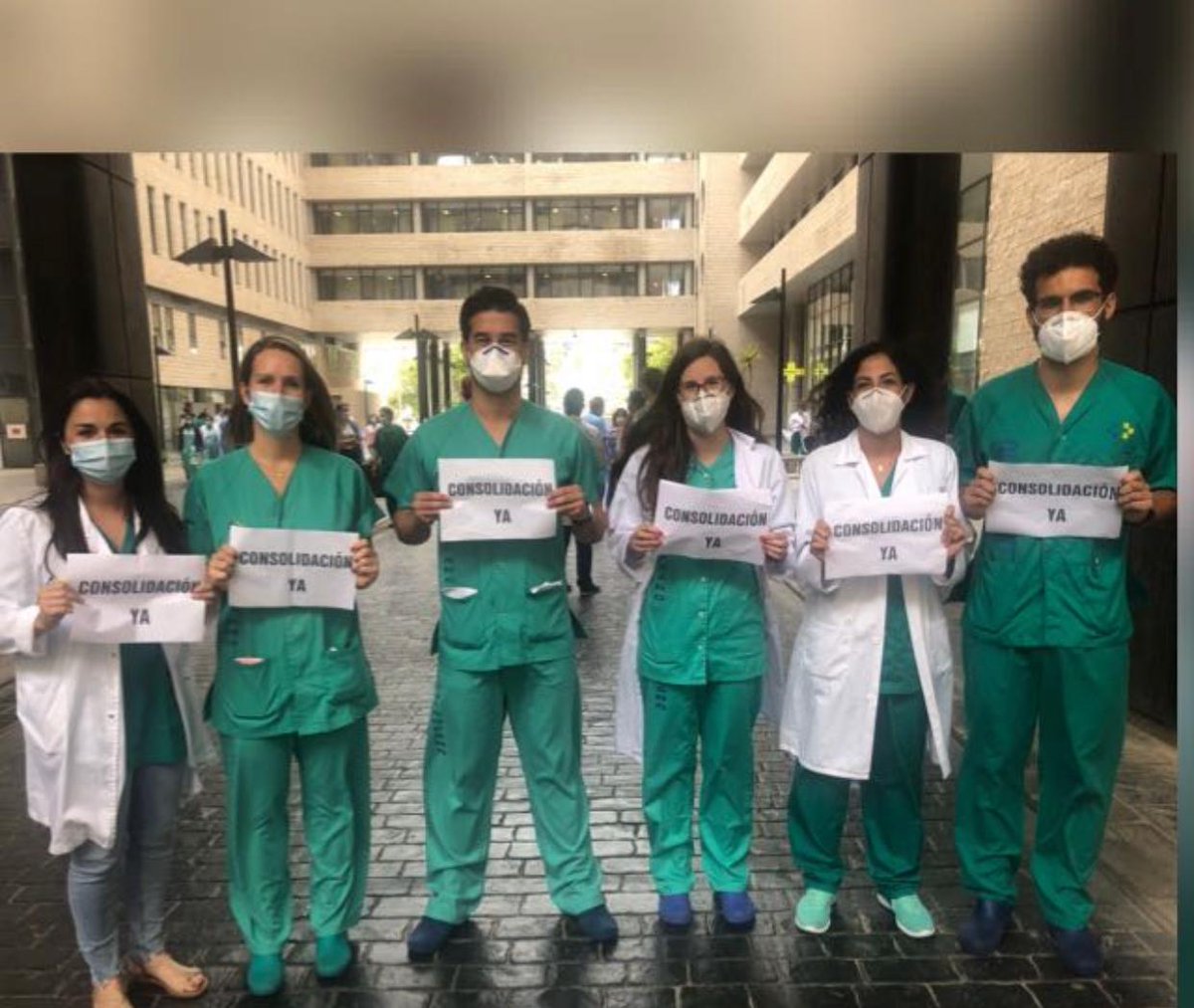 constanzecop's tweet photo. ¡Hola @avtorresp!
Soy Médico Otorrinolaringólogo, llevo (3) años trabajando para el SCS con contrato temporal abusivo. ¿Dice usted que necesitan médicos? Empiece cuidando a los que tienen #ConsolidacionYA #FijezaYA #HoySolucionOMañanaMovilizacion @SanidadGobCan @AdmPcasGobcan https://t.co/YaKqBa4YG1