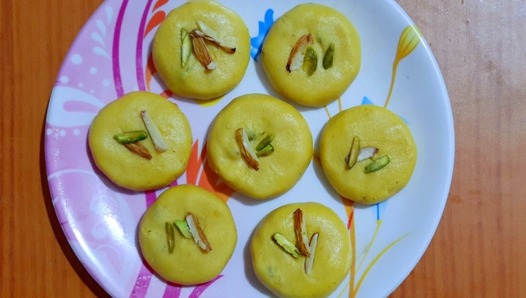 BanajaMohanty10's tweet photo. Stuffed Besan Peda| Besan ke Peda |Instant and easy sweet recipe| Diwali Special
#besanpeda #uniquerecipe #diwalispecialsweets #foodphotography #diwalispecial #deepavalispecial #indiandessert #foodphotography #foodporn #indiansweets #besanbarfirecipe #indiansweet #foodworld https://t.co/dbEA7CAQpW