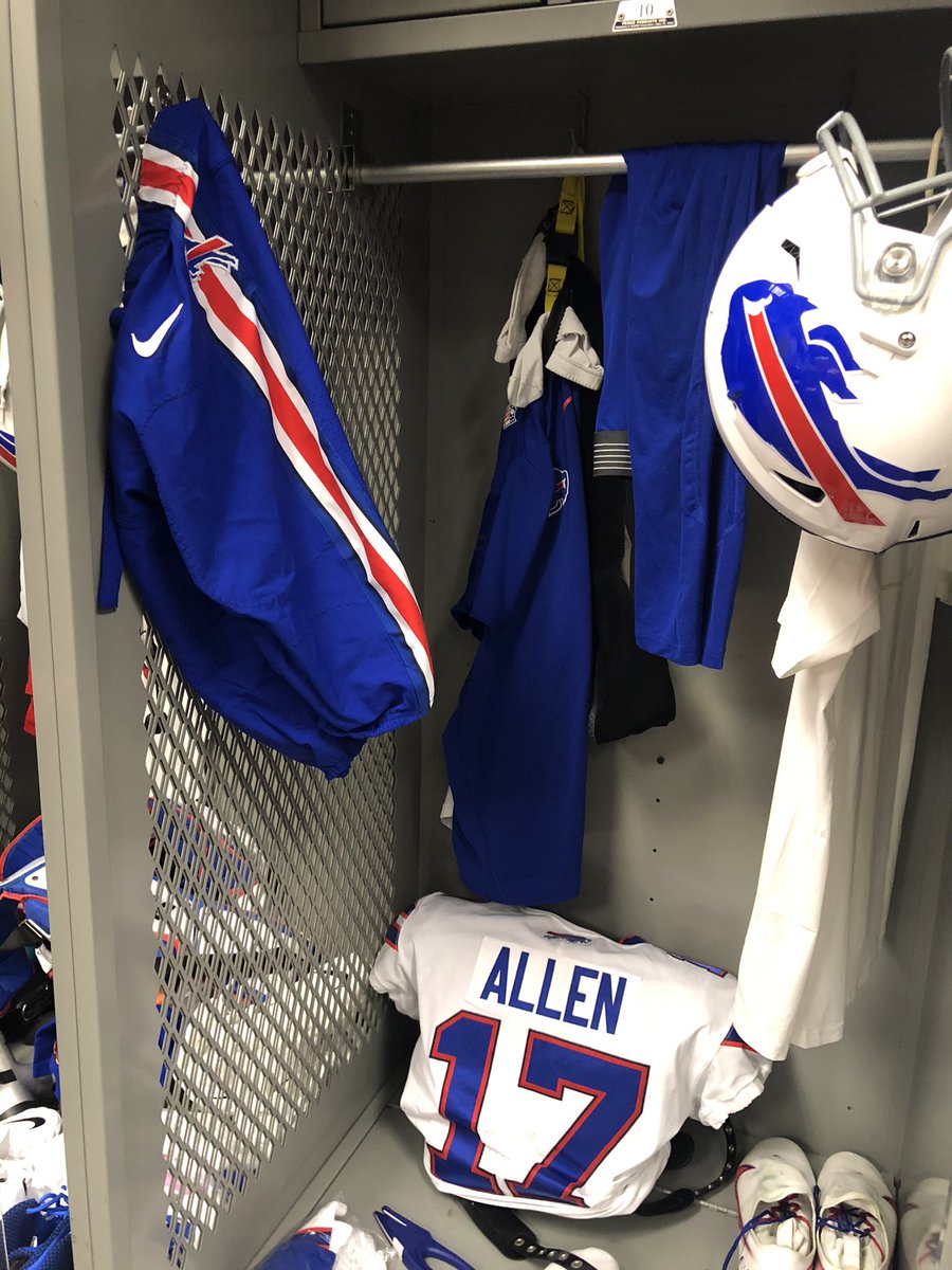 billsequipment's tweet photo. 8 years ago here in Arizona we debuted the Royal game pants. We’ll wear them again today. #BillsMafia https://t.co/mnMgStJUzo