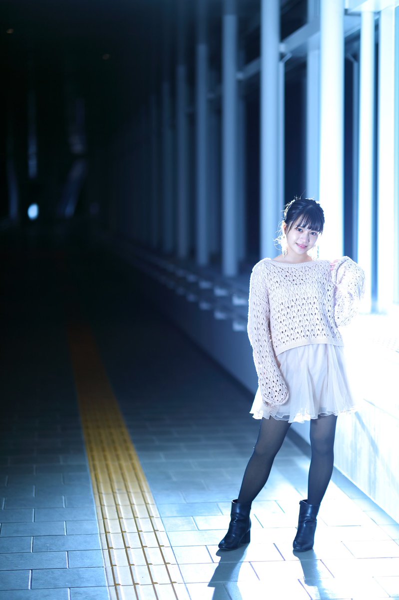 5D480D's tweet photo. ずっと撮りたかった駅の連絡通路での撮影
通行人、殆どいないからやりやすかったー https://t.co/QXn66BVuI2