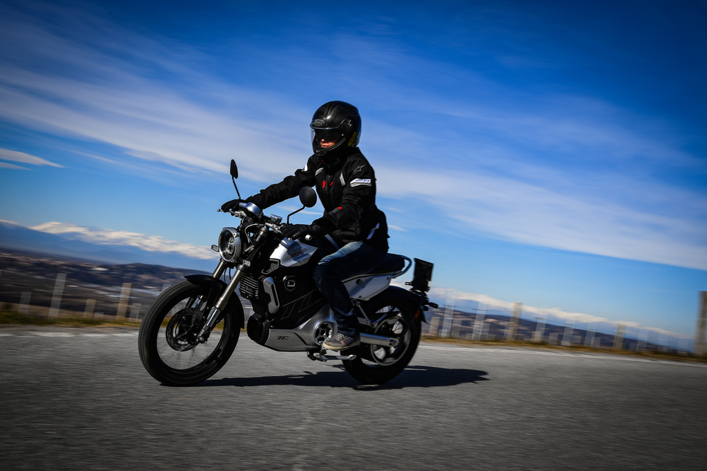 vmotosoco's tweet photo. The wild aura of your TSx!

#TSx #BefunBetrend #SuperSoco #SuperSocoAround #vmotosoco #vmotosocoeurope #electricvehicles #electriciscool #scooter #electricscooter #emobility #electricmotorcycles #green #naked https://t.co/UHdrHW7Ojd