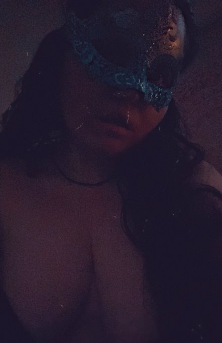 middle finger to my thumb and then I snap it. #justlikemagic ✨💫 https://t.co/bkfcRBFHs2<a href="/tag/justlikemagic"class="tags"><span>#justlikemagic</span></a>