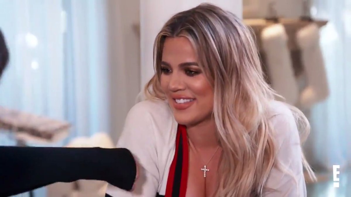 It’s totally normal for a mom to buy her pregnant daughter 8 dozen donuts 😊 #KUWTK https://t.co/zWhNHxZxpD