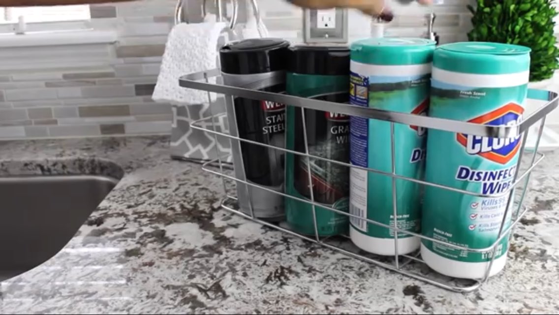 ReallyRemona's tweet photo. Y’all. Look at her area under the sink...color-coordinated and everything. #AtHomeWithNikki https://t.co/C5ilIyDEw6