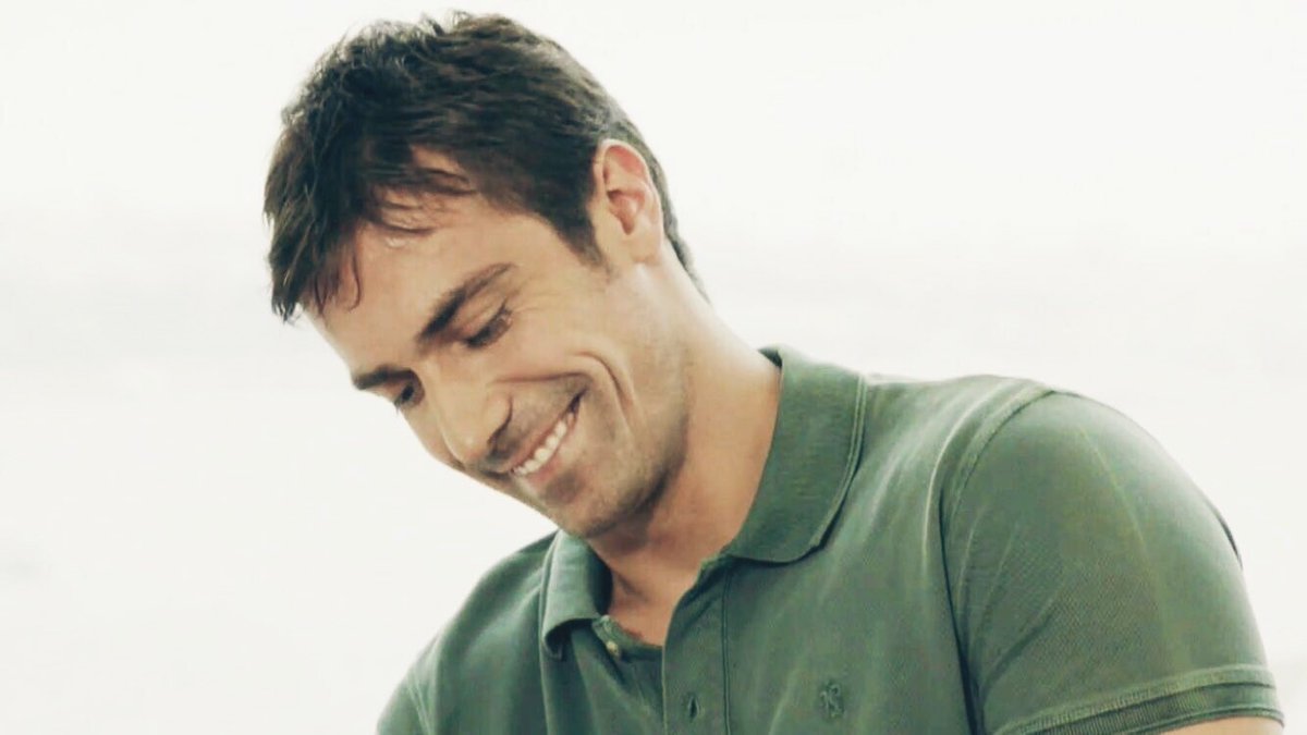 he is looking for the sensation that goes with it. If he travels in his childhood, it is not to find it, but to use the state of innocence as for Firat, the role interpreted in  #Merhamet, not as purity, but as a reflection of his own knowledge, + #İbrahimÇelikkol