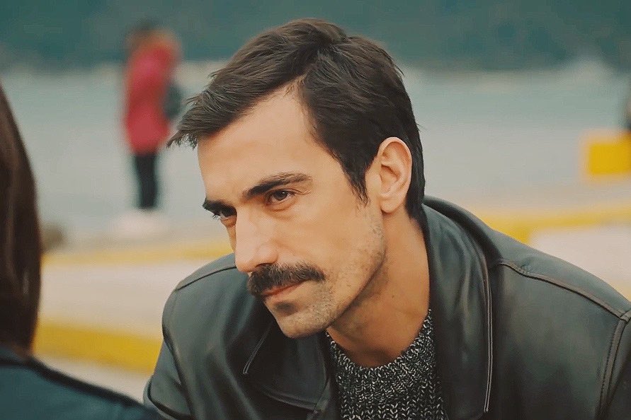 It is the paradox of the actor who consciously makes his own modes of emotion the figure of another emotion, that of the character, as for the role of Mehdi in  #DoğduğunEvKaderindir, a gentle, loyal, fair being. The lucidity of the actor is totally at stake, + #İbrahimÇelikkol