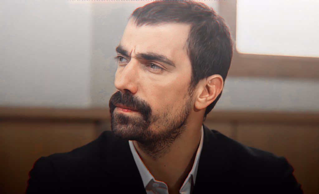 It is the paradox of the actor who consciously makes his own modes of emotion the figure of another emotion, that of the character, as for the role of Mehdi in  #DoğduğunEvKaderindir, a gentle, loyal, fair being. The lucidity of the actor is totally at stake, + #İbrahimÇelikkol