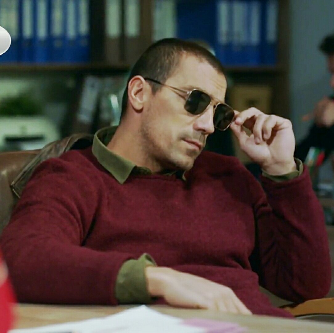 and the sound adjusted; it only remains to act! This is the case of Oğuz in  #Reaksiyon, or Barca in  #Muhteşemİkili where his transformation is breathtaking.  #İbrahimÇelikkol has his palette of emotions in hand, he is both the painter and the painting and must sign his work. +