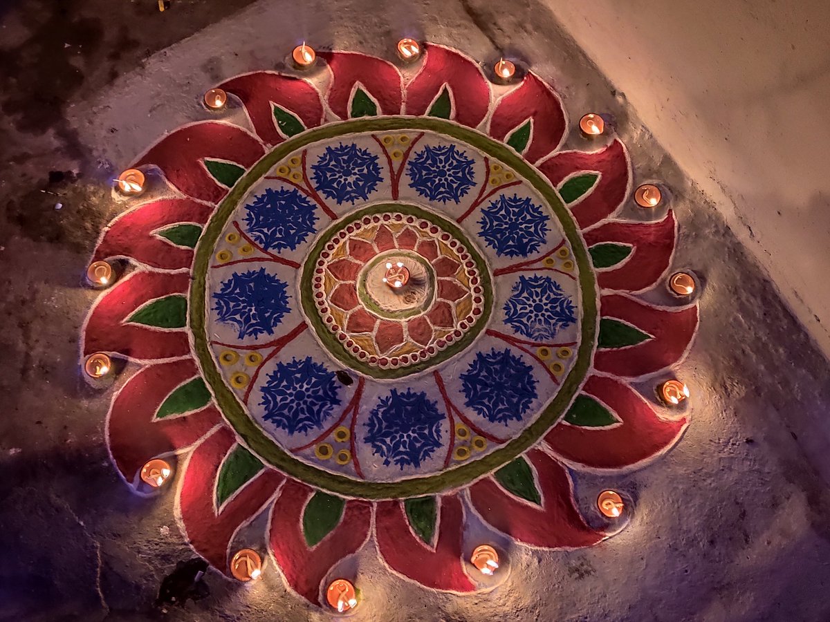 Maashish81us's tweet photo. #DiwaliCelebration2020
#rangoli2020 https://t.co/KzwgM0DVwX