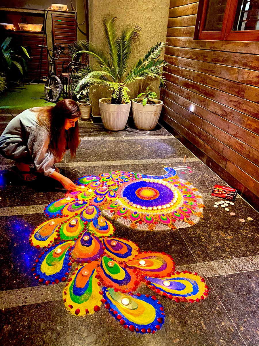 amytweez's tweet photo. How it Started The end result
#Diwali #rangoli2020 #wifey https://t.co/dnKaoTskzt