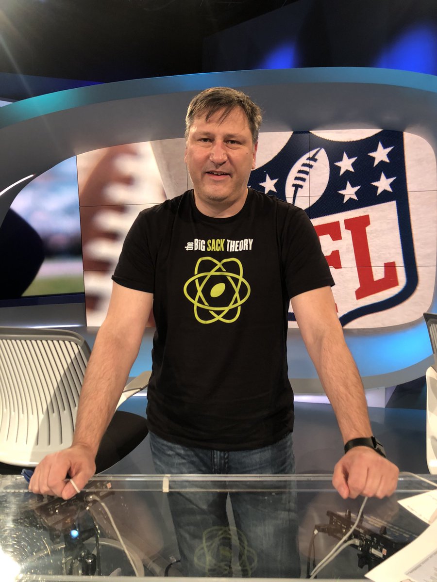 RomanMotzkus's tweet photo. Bezahlte Partnerschaft :
Gameday Outfit! Danke an @sideliners_de für den Support #bigsacktheory #rannfl #rannflsüchtig🏈 https://t.co/b2NXaYVBkv