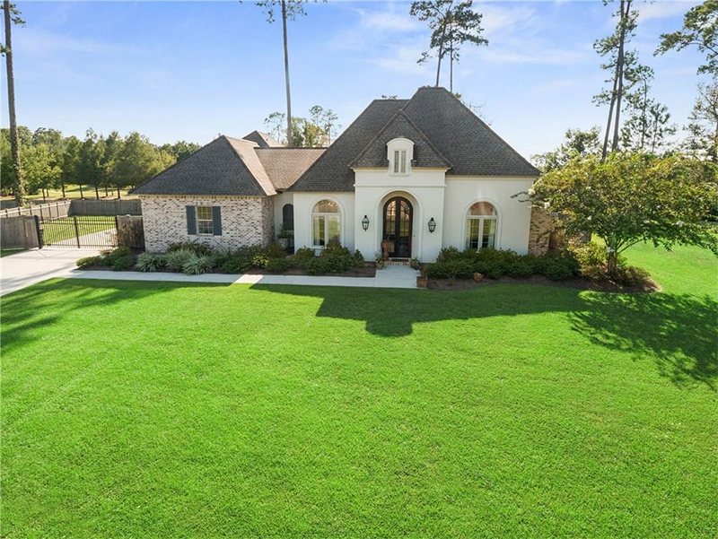 BedicoCreek's tweet image. 308 Seminole Circle Is Located on This Expansive Lot With a Gorgeously Sodded Yard &amp;amp; Just Wait to See What's Inside! Our #2020FallTour Has Started - Hope to See You Here! ow.ly/PBCw50ChlBm