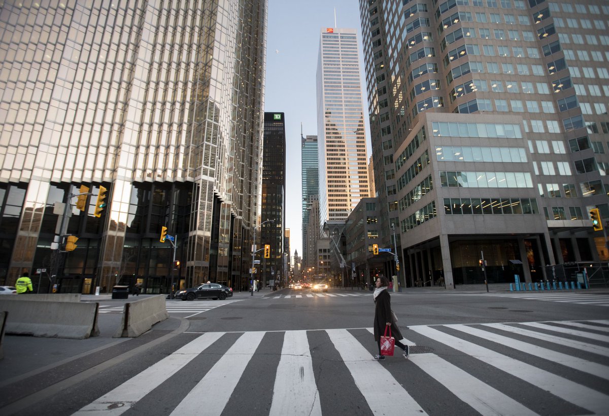 Targeted shutdowns are not in fact targeted at all. Absent knowing true prevelance and contact tracing to identify the source of major outbreaks, we are actually doing random shutdowns.3/6 #COVID19