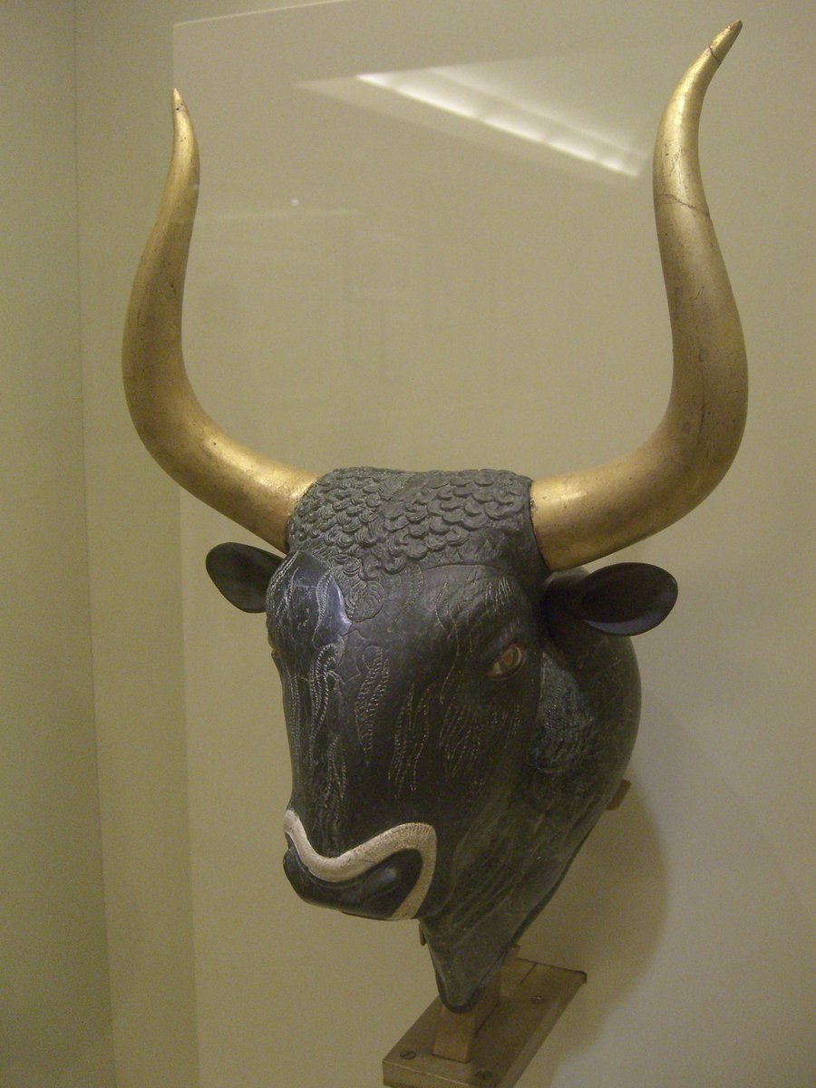 Proposed a Minoan temple bureaucracy based on (1) benches & meeting rooms near archives & (2) artistic representation of of "faceless" individuals. This "Deep State" may've facilitated/hindered each ruler's (priest-king's?) policies in the interest of long-term benefit. (2/2)