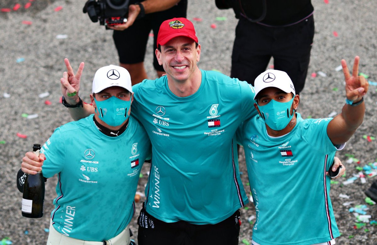F1Krampon's tweet photo. 🗣 Mercedes F1 takım patronu Toto Wolff:

“İstanbul Park'ta podyumda şampanya verilmedi, gazoza benzeyen bir şey verildi."

🇹🇷 #TurkishGP | #F1 🏁 https://t.co/QH3ZiwJz4A