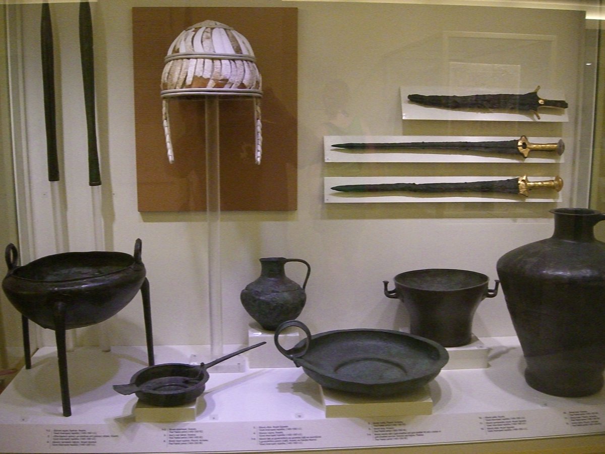 And, just for the heck of it, here's more pretty-pretty from my visit to Knossos & the Heraklion Museum in 2009 ;)(The swords & boar-tusk helmets are Mycenaean)