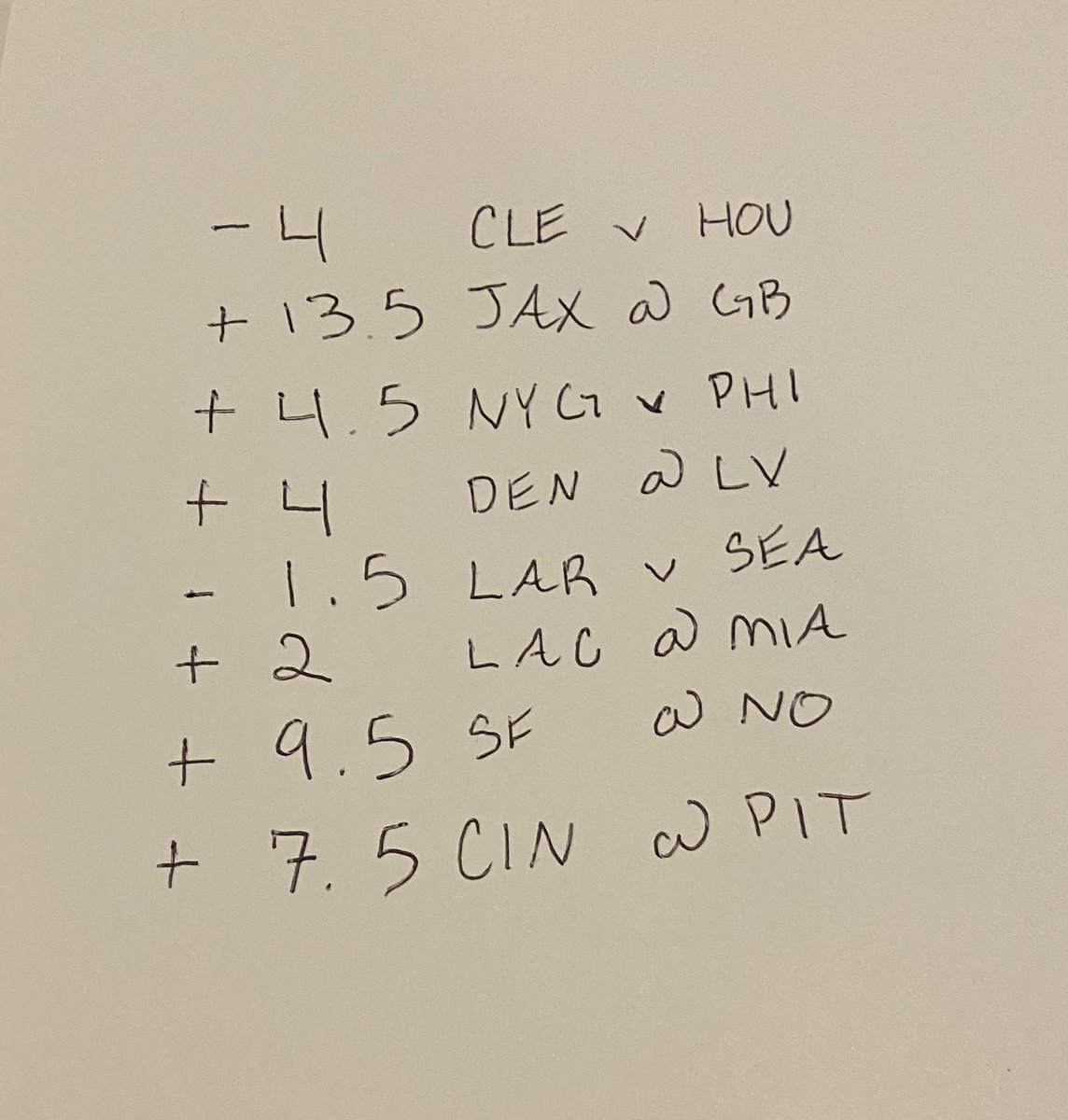 AlsBook's tweet photo. What a beautiful Sunday to make some money 🔥🔥🔥we’ve got a BIG board today riding with a lot of dogs (woof)💰Not a ton of weeks left to play with, let’s have a day!! #AlsBook #sportsbetting 💥💥💥 https://t.co/L1IDVaj1U0