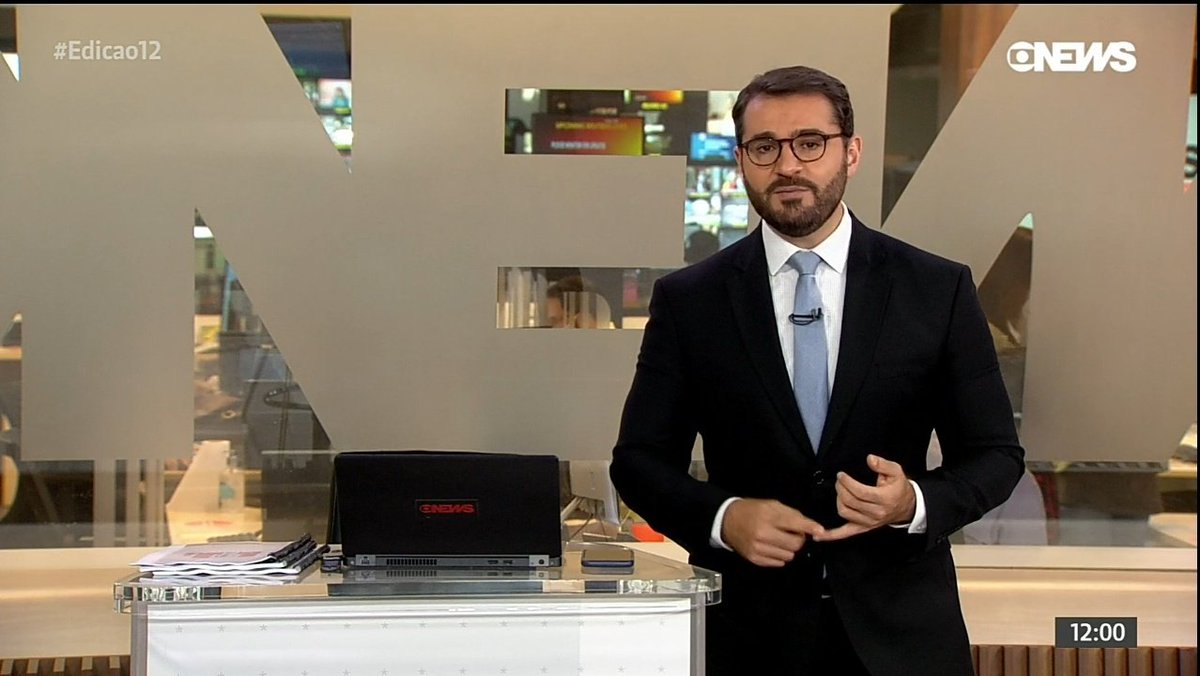 MarceloCosmeFC's tweet photo. Acompanhando o melhor! O domingo fica muito melhor com ele 💙   #Edicao12 #GloboNews https://t.co/NSi5jZZ9tr