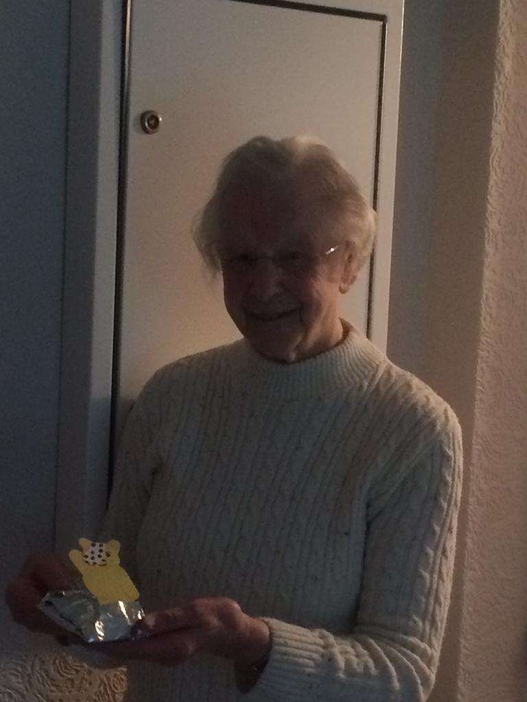 Please meet Vera. She'll be 90 next year &amp; lives alone in a 1st floor flat. Vera has only ventured into the garden since March. She's enjoying her delivery of Pudsey Bear biscuits made by Chris for her #actyourage challenge for Children in Need.