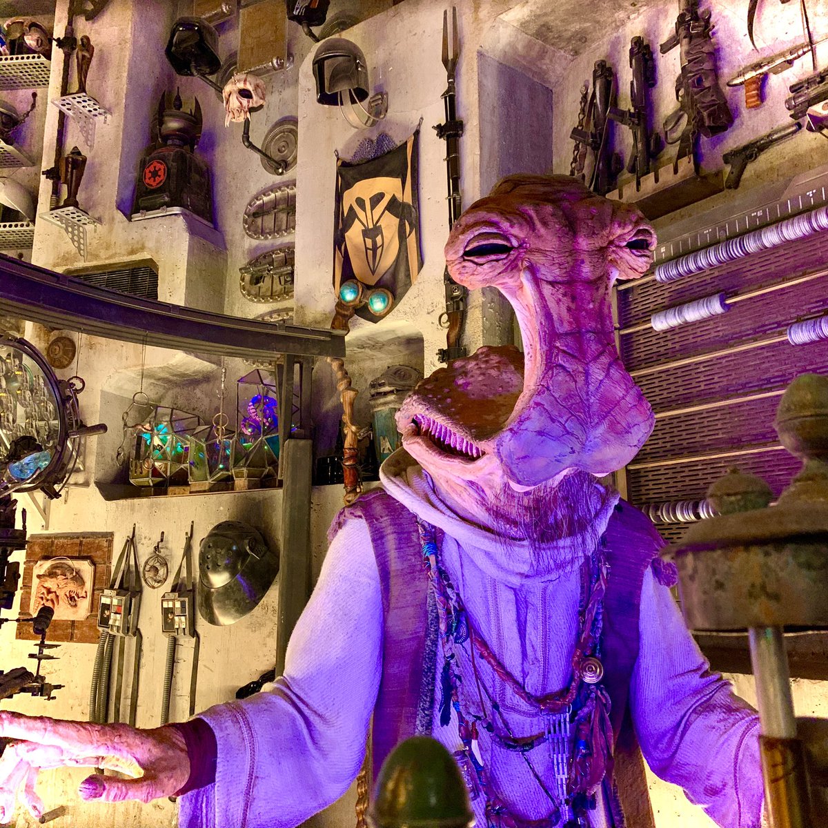 RobboAndGent's tweet photo. #DocOndars and #OgasCanteena have to be seen to believed. Can’t believe it’s a year since we’ve been to #starwars #GalaxysEdge at #wdw. Hopefully we will all be back in the nearer future. You can see our #WaltDisneyWorld series of vlogs below 👇👇👇
https://t.co/cM4ENgBBg0 https://t.co/bAs13juMrh