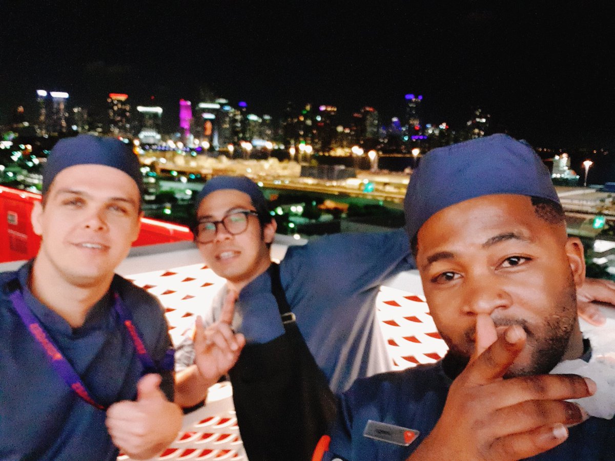 LSG_INTER's tweet photo. @Cebisa_Mhayise @WizzyMajor @Ta_Chad @Boity @casspernyovest Greetings from Miami sisi Cebisa. How is that lil farm treating out there in KZN? You alright fam? 😂😅.. You'll never get to this level. CAN YOU DIG THIS SUCKA! https://t.co/bTexFXigM5
