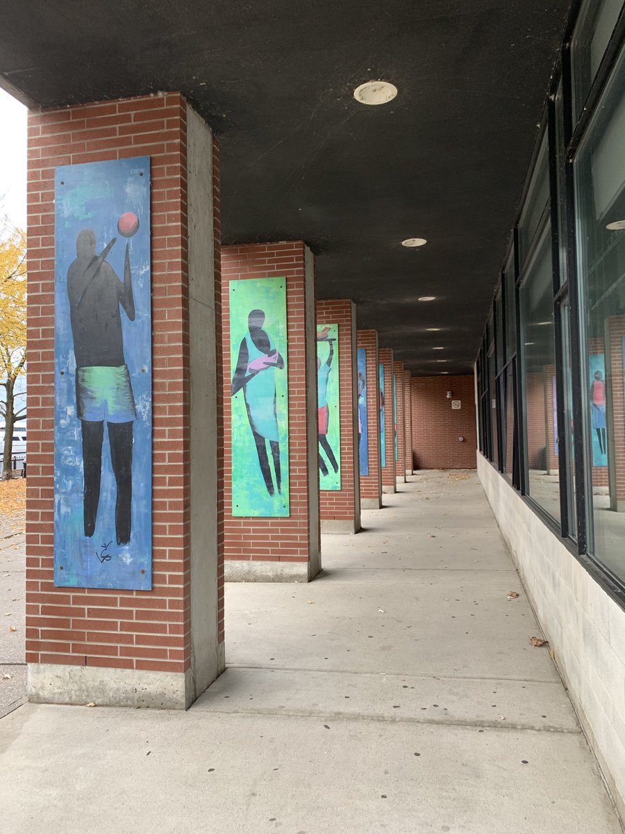 Teeming out. Ppl huddled under any shelter like shadows. Just got Harry his coat (third try!) and new boots in time. Thankful he has shelter tonight. Thx to Kat Catharine Karen and Chris for the coats - they have all gone to ppl who needed them!  #toronto