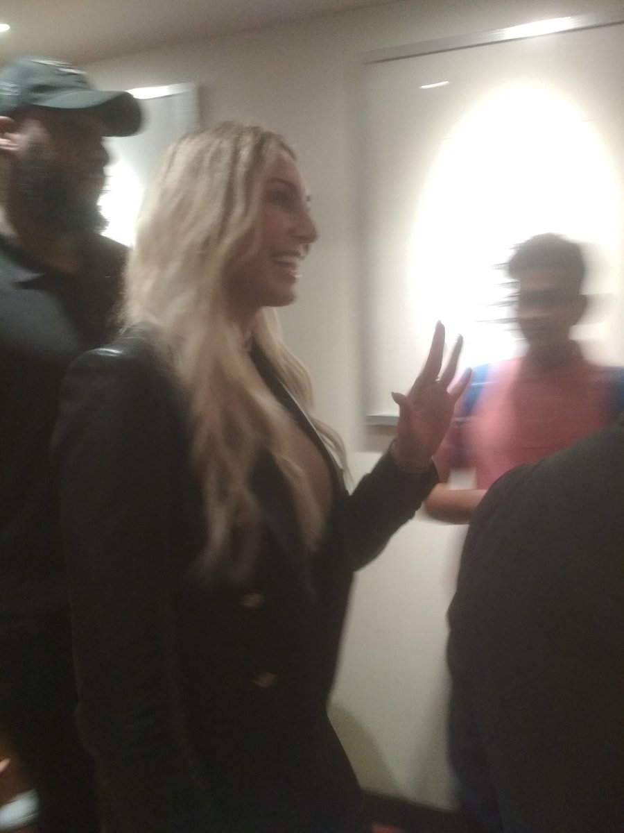 Godythepython21's tweet photo. It's already been a year since I met the Undisputed Queen of Wrestling- CHARLOTTE FLAIR @MsCharlotteWWE in person 😍💯
She's such an amazing person honestly. I very well remember we both had a talk on how Amazing she would look in a Purple Robe at #WM36 💜💜
Do you remember?🤗 https://t.co/fRny58w52u