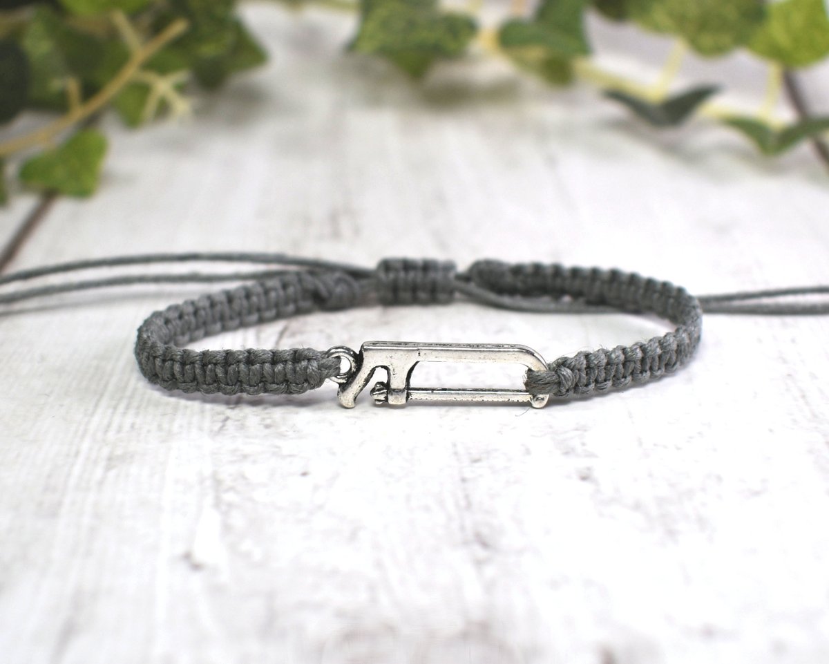 TheEnglishIvy's tweet photo. "First we #build the tools, then they build us." ~ Marshall McLuhan

#hacksaw #hempbracelet #ecofriendlyjewelry #measuretwicecutonce #handmade #theenglishivy https://t.co/xEuI2WfVdc