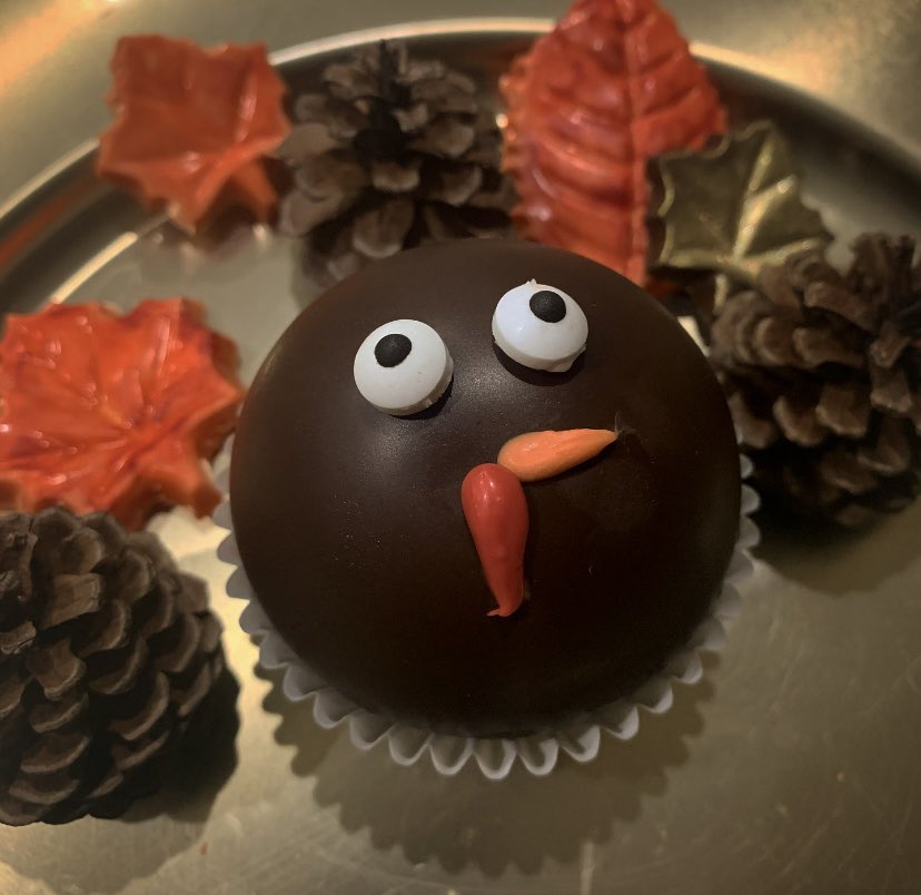 SweetsByL_A's tweet photo. Talk turkey to me 🦃
.
.
.
Thanksgiving is around the corner! So get your orders in and make sure you’re not showing up empty handed. https://t.co/QxmxgP2Ms5