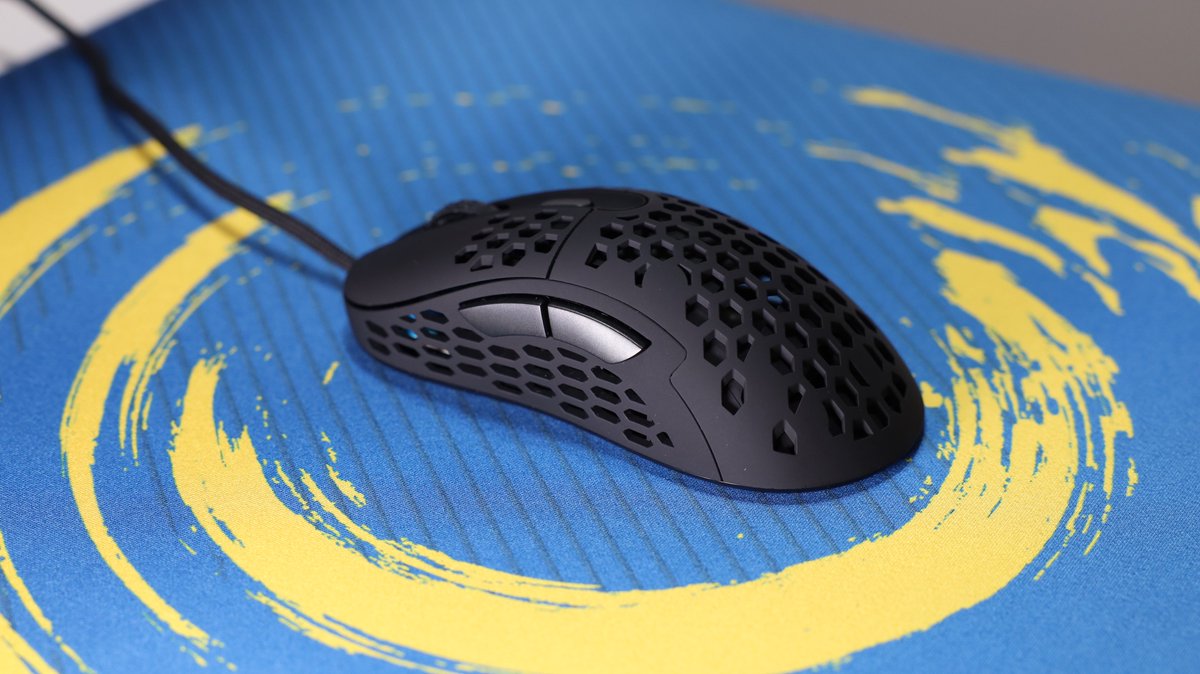 GeoffsRevCorner's tweet photo. I figured a new mouse deserved a new mousepad. Video review: https://t.co/glDlmsElWe 

@Dream__Machines #gaminglife #pcgaming #PCGamer https://t.co/MToFWbilTl