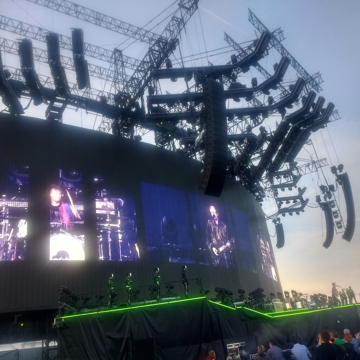 GWTFTrio's tweet photo. #praga è la città ideale per qualsiasi genere di #musica. Ho assistito al grande spettacolo dei @museband
#gowiththeflowtrio / Ste
https://t.co/LKiMTlQgMz https://t.co/XCfwGsLB7l