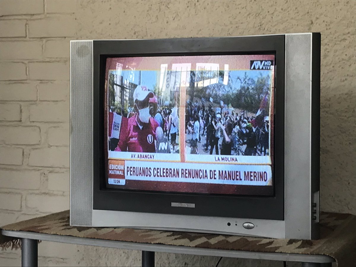 “PERUVIANS CELEBRATE THE RESIGNATION OF MANUEL MERINO” !!!!!!!