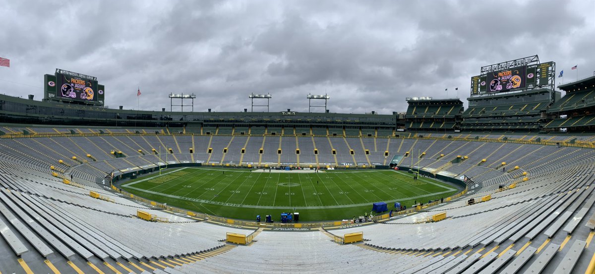 HamzahJAX's tweet photo. 16 years in the NFL and I’m finally crossing Lambeau Field off the bucket list. Officially been to every stadium now (except Las Vegas) https://t.co/y1jqCicSCv