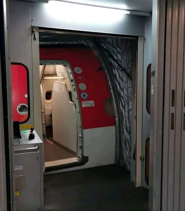 Que ganas de estar cruzando esta puerta.