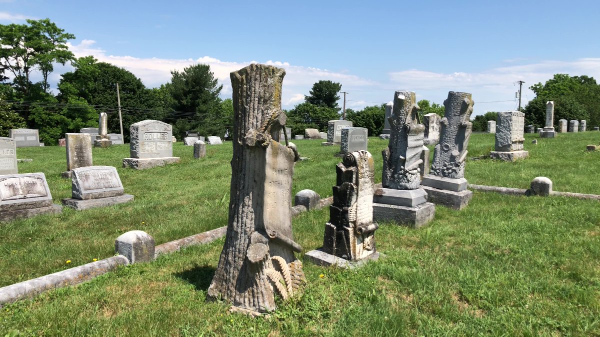 CRidgeFilms's tweet image. Mount Crawford Cemetery in Rockingham County, Virginia is the combination of two cemeteries now grouped as one. This lovely cemetery has over 1,100 burials. Video walkthrough: 
youtube.com/watch?v=j0ezrk…