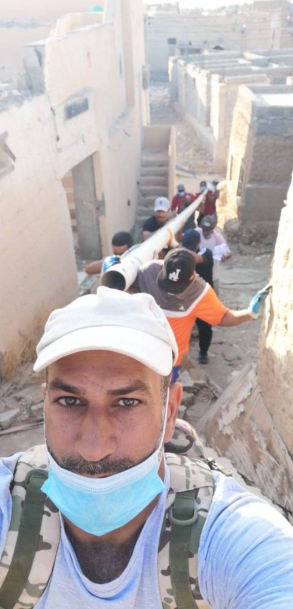 albalushi_8787's tweet photo. بمناسبة #العيد_الوطني_ال50_المجيد 
 نتقدم بالشكر الجزيل لشباب حارة الرمل #عبري . على جهودهم الجبارة في نصب سارية علم السلطنة وفي أعلى جبل حارة الرمل طول العلم ٧ متر وارتفاعه ٤ متر ونصف وطول السارية ١٢ متر .
 العلم يرفرف الليلة شامخ في ولاية #عبري

يستاهلوا الشكر والتقدير 
#عُمان https://t.co/9jHDagMYf6