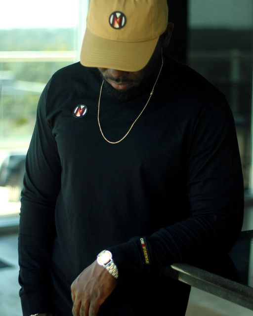 OmnifisenseL's tweet photo. Minimalistic style, comfy feel, and organic. It’s a triple non-threat.
#basics #fittedhats #longsleeveshirt #clothesforwinter #positivestreetwear #blackownedfashion #organicclothing #warmaesthetic #mensfashion #minimalistaesthetic #basicshirt #dadhat #backtobasics #unisexclothes https://t.co/PfIR3vi8ep