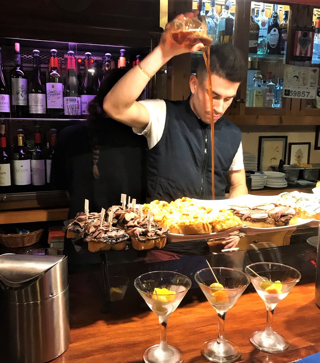 RenoirGuides's tweet photo. #Bilbao A visit to #barxukela in 2019
This family bar was founded in 1982. It may be your only chance ever to try rooster comb (cockerel head crest). Xukela’s famous cresta #pintxo pairs the comb (cockerel crest) with an oyster mushroom. Also, top #vermut https://t.co/ivY28zUQTo