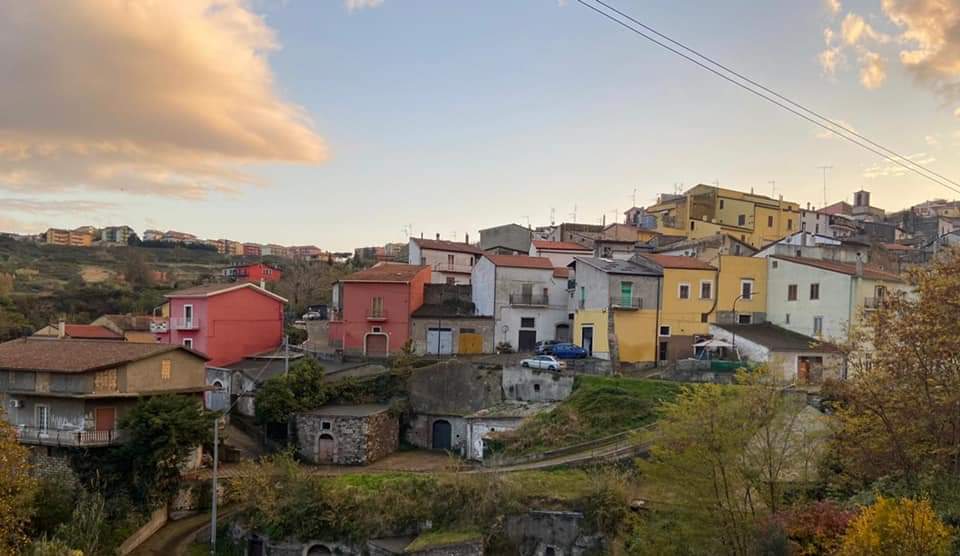 prolocobarile's tweet image. Bellissime cartoline di #Barile 💕
oggi domenica 15 novembre 2020 
📸 Pino Cappa

#ProLocoBarile #unplibasilicata
#ioviaggiolucano #viaggioinbasilicata 
#prolocobasilicata #basilicataturismo
#Vulture #Basilicata #Lucania
#inbasilicataconleproloco