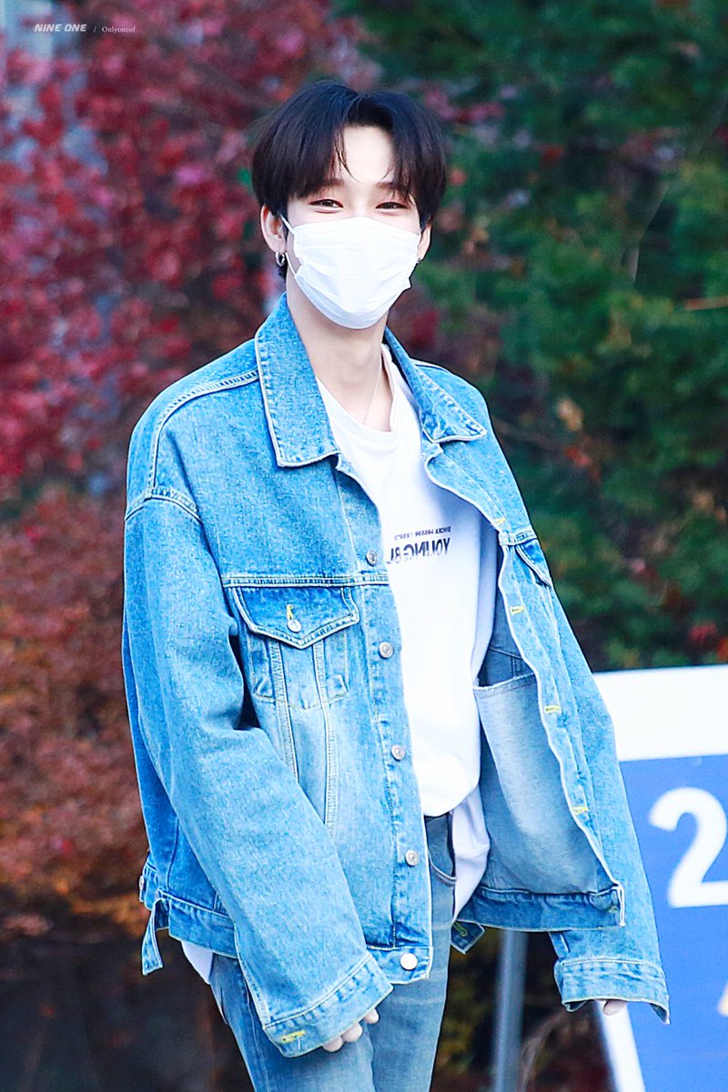Nineone_1213's tweet photo. 201114
Maybe❣️
세계에서 청청패션
가장 잘 어울리는
사람 상위 1% 💙🦊
#나인 #욱찌니
#OnlyOneOf #온리원오브
#Produced_by_Part2
#얼음과_불의_노래
@OnlyOneOfmember https://t.co/Zn5NS6YQK1