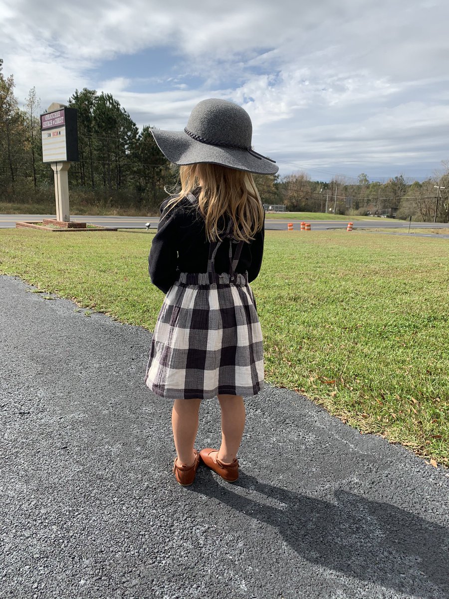 ReneeAndrews's tweet photo. Granddaughter Naomi at church this morning 💗💗💗 #adorable @renezeringue @arielzeringue https://t.co/7VIY05zGLX