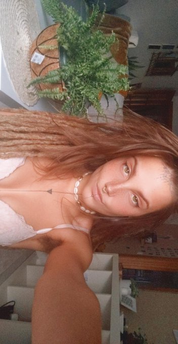 Hi I'm online on cb! https://t.co/tdoU7jGFFB