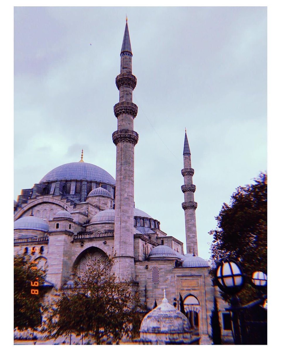 nesolinnn's tweet photo. En Çokta Süleymaniye Camii
Huzurunu Özledim 🤍 🕌
#Kadrajımdan #SüleymaniyeCamii
İçimi delip geçen Süleymaniye
ve içinde cennetler saklı İstanbul.
Süleymaniye’de hakikat gözlerimi yaktı yalana durmuş halimize
küf ve pas kokan hayatımıza
Süleymaniye’nin büyüsü iniyor.
#bitcorona https://t.co/GXn6CATFzS