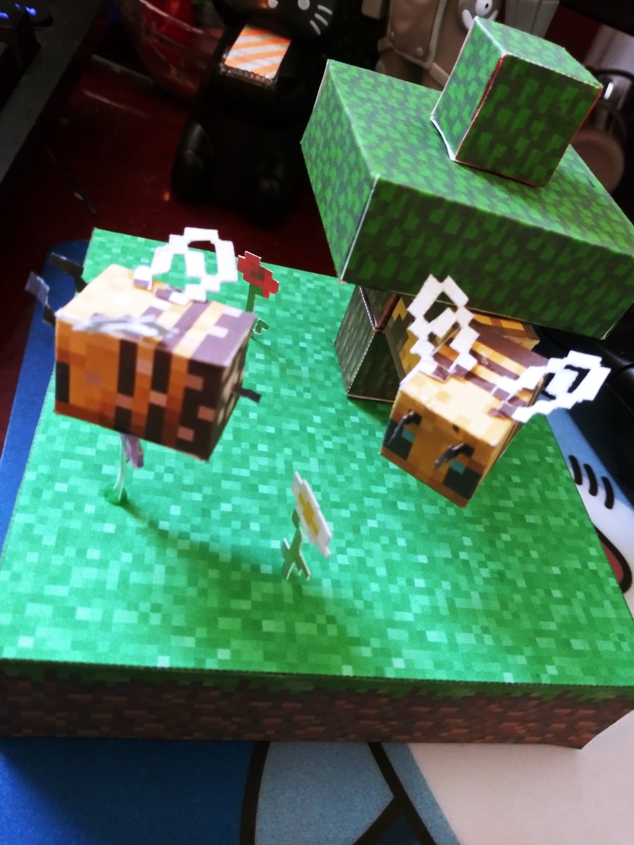 if you guys want to make a papercraft Minecraft bee like me, here's the  template :3 : r/SonazHangout