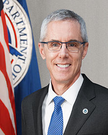  #USElections2020 (8)  @SidneyPowell1 révèle sort une véritable bombe : le président actuel de  #Smartmatics est Peter Neffenger, qui se trouve faire partie de l'équipe de transition de  #JoeBiden !  https://en.wikipedia.org/wiki/Peter_V._Neffenger