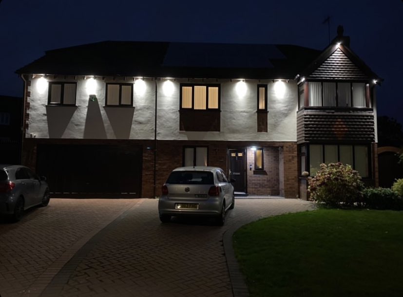 LightHaus6's tweet photo. Another stunning property lit up by @lighthausliverpool with wall mounted downlights π€©π€©
Call or DM us for more information!
-
-
#Lighthaus #Lighthausliverpool #Electrician #Liverpoolelectrician #Domesticelectrician #Lighting #Externallighting #Liverpoollighting #Downlights https://t.co/qRwTSTOj86
