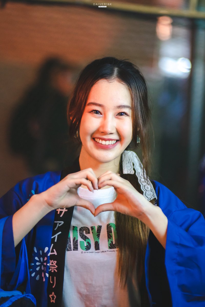 SirPangPond's tweet photo. ถึงจะปาวืดแต่ก็มีรูปนะจ๊ะ อิอิ 😏
ยินดีกับเซ็นเตอร์คนใหม่ด้วยนะคะ ไม่รู้เล๊ย 555
คืนนี้พักผ่อนเยอะๆนะคะ 💛
ปล. เดี๋ยวรูปเด็มๆลงเพจพรุ่งนี้นะ ขอไปสลบก่อน 😴
@ningningdaisy 
#Ningningdaisydaisy #Daisydaisyidol
#PlugFilmdaiver16kDLC #PlugFilm
#siammatsuri #siammatsuri2020 https://t.co/3sccSNPLbA
