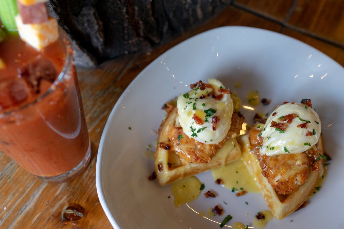 GaslightBar's tweet image. Brunch, bloodies, mimosas, football, and The Masters! We're ready for #SundayFunday! 🍾🍳🏈⛳️